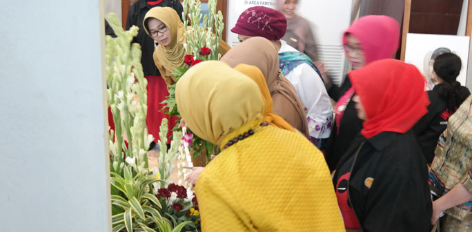 dechapoe_news_my_painting_maipa_deapati_at_ikatan_wanita_pelukis_indonesia_jatim_exhibition_03